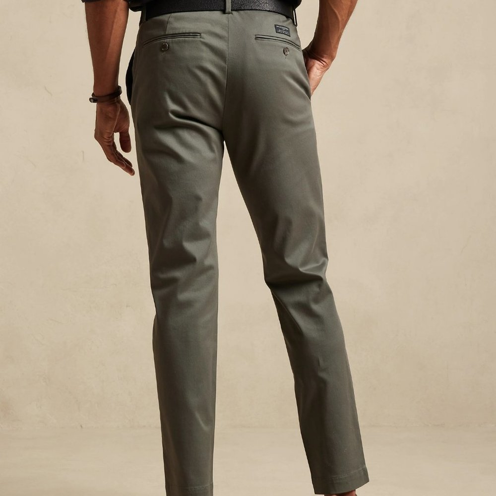 Banana Republic Fulton Skinny Rapid Movement Douglas Fir Chino 44W x 32L